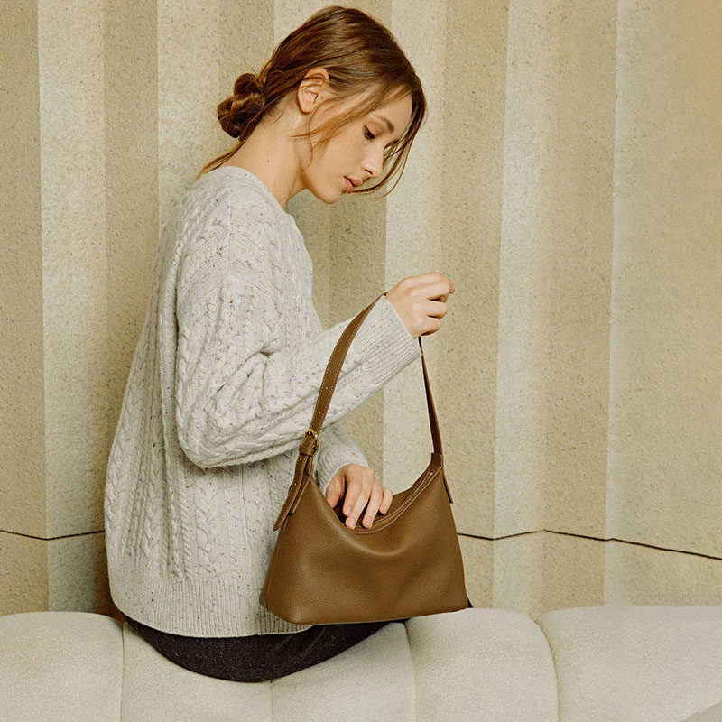 包包女款高级感轻奢小众单肩腋下牛皮马鞍包简约新月形半坡包