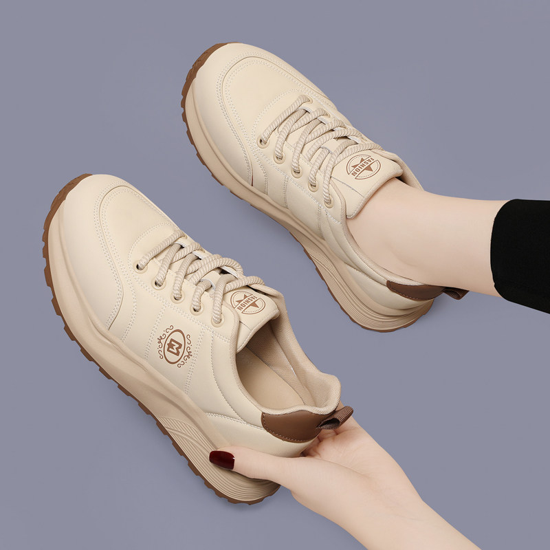 女子真皮女士旅游鞋2025年春季新款平底运动鞋轻便软底跑步休闲鞋