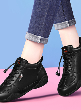 女子真皮板鞋女软底2025新款秋冬休闲妈妈黑色鞋子平底皮面运动鞋
