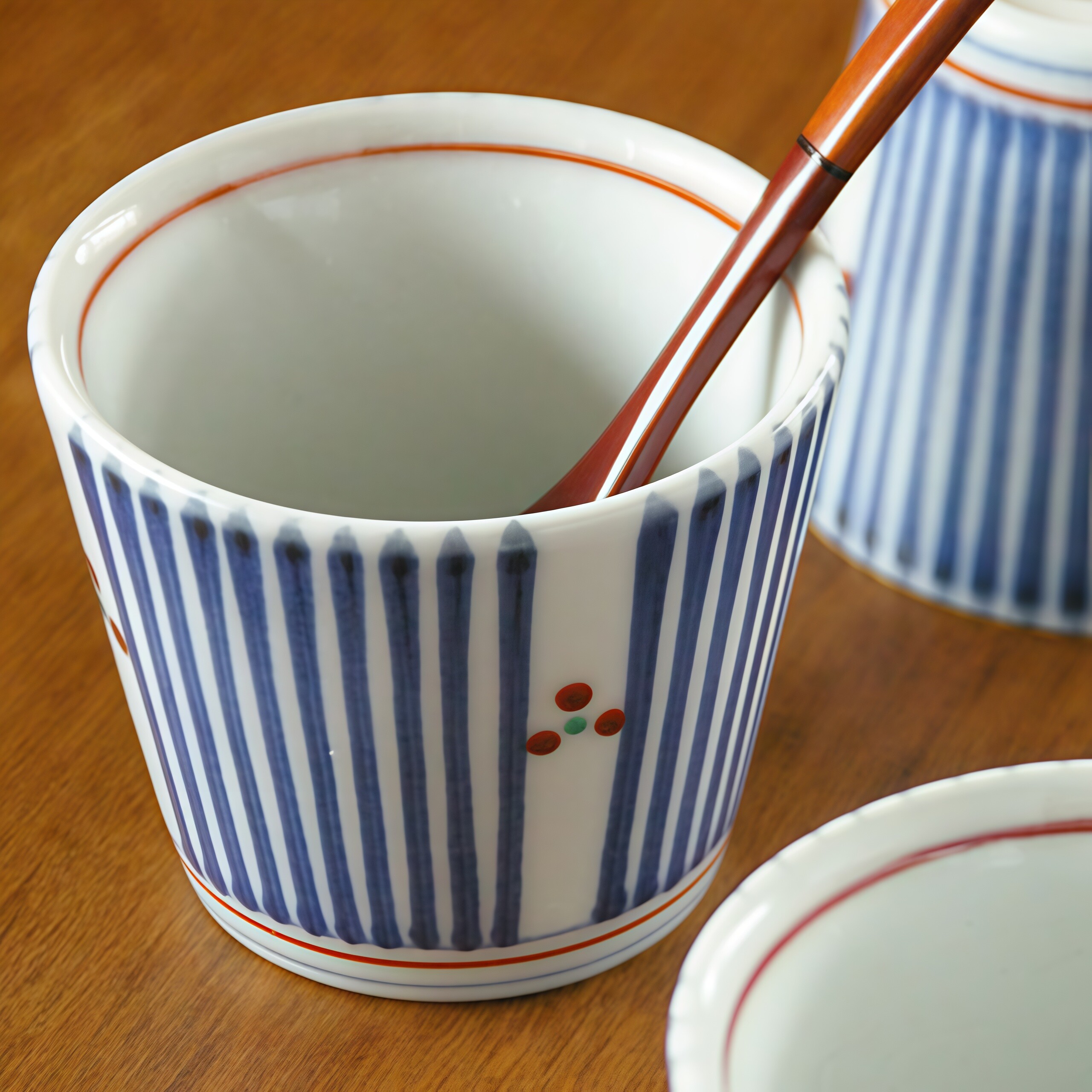 日本进口砥部烧梅山窑手绘十草纹猪口杯日式茶杯手握杯斗笠碗饭碗