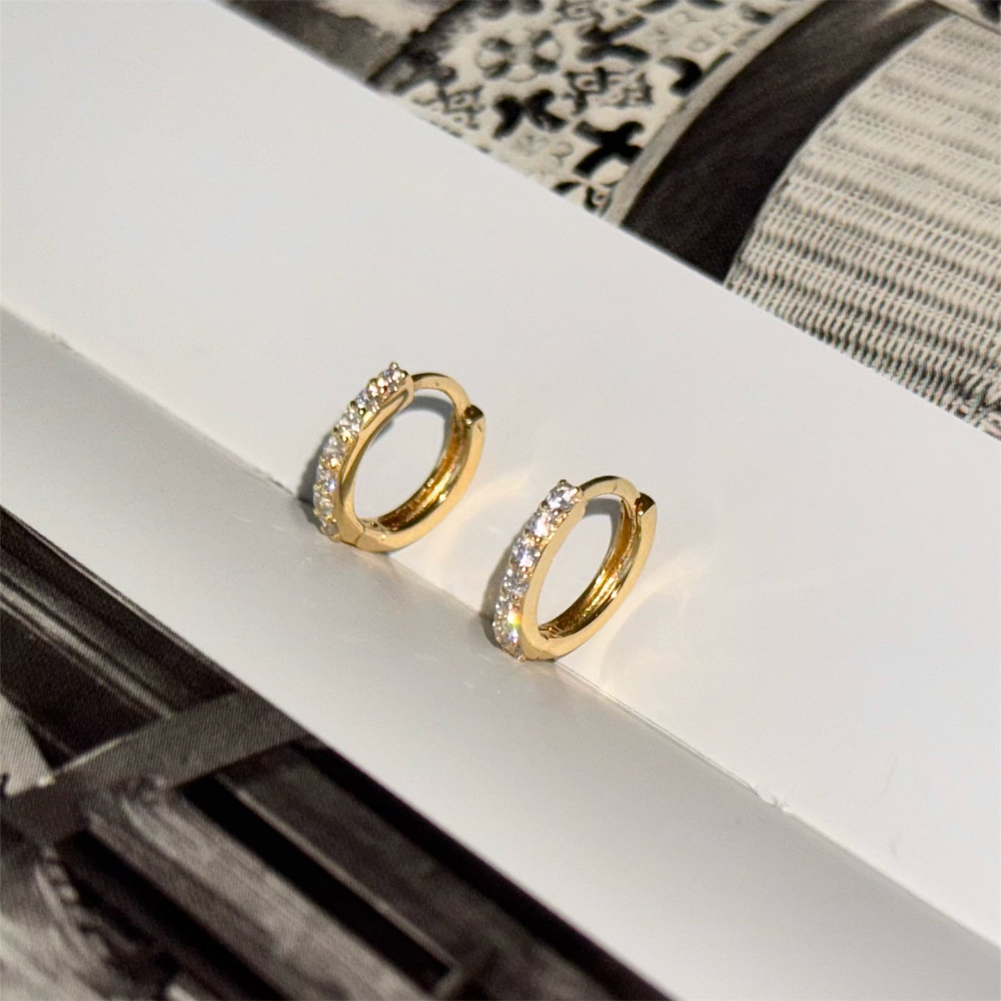 MINICYBER金色圈钻耳钉气质金色圆环女高级感百搭日常耐看耳饰,饰品/流行首饰/时尚饰品新,银饰耳饰,淘宝优惠券,粉丝福利购,淘宝优惠卷