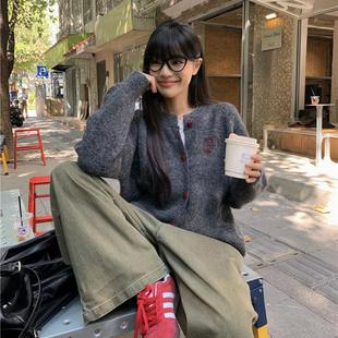 慵懒长袖爱心纽扣开衫针织毛衣新款软糯高级宽松设计圆领外套上衣