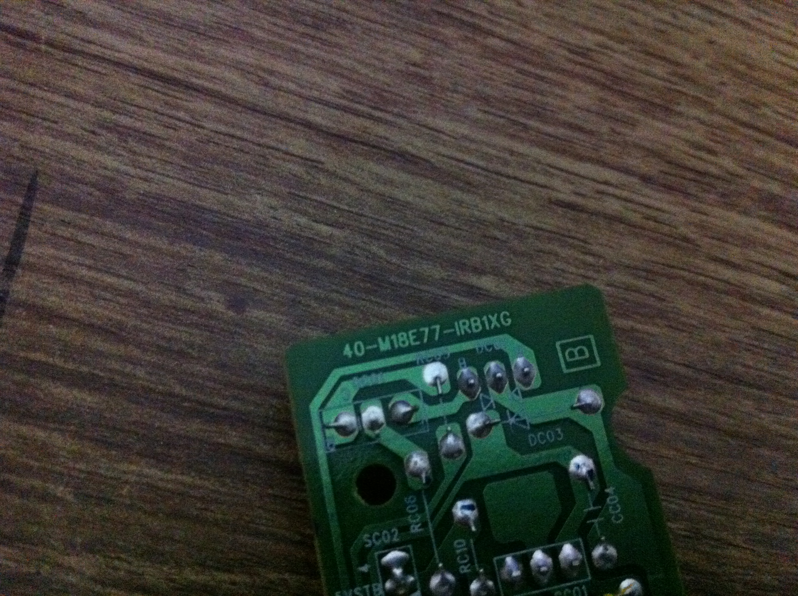 TCL L32E77B 遥控接收板40-M18E77-IRB1XG