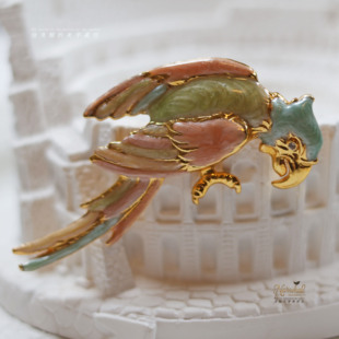 #里约大冒险# 西德vintage古董胸针 63mm厚金重工珐琅粉青绿鹦鹉