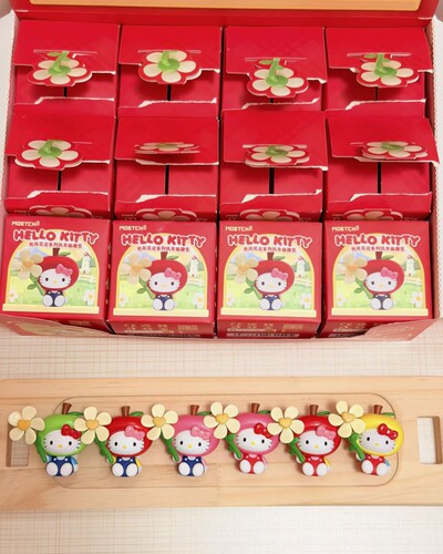 正版Hello kitty兜风花花风车萌趣豆盲盒摆件手办礼物潮玩公仔女