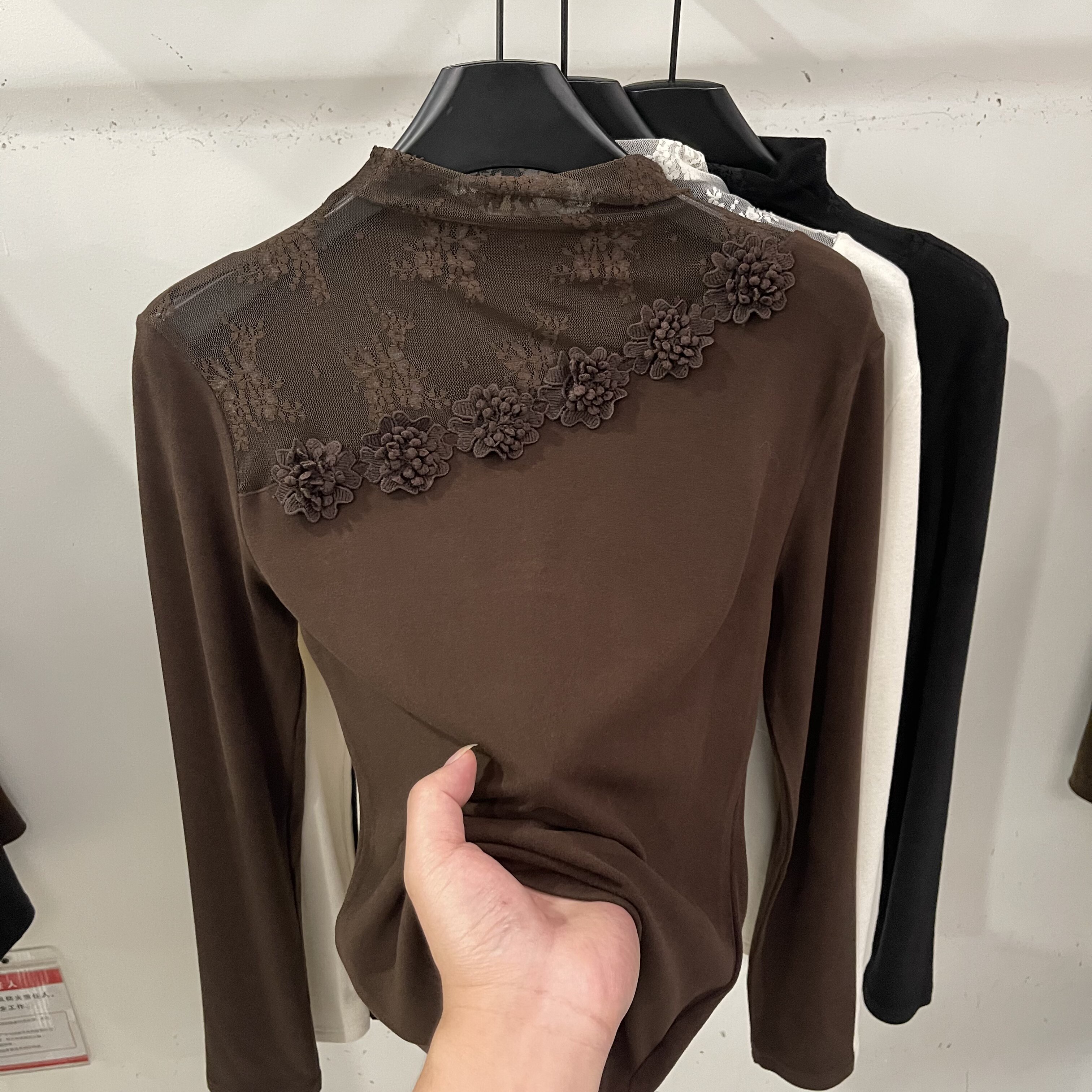 蕾丝拼接立体花朵磨毛长袖T恤女