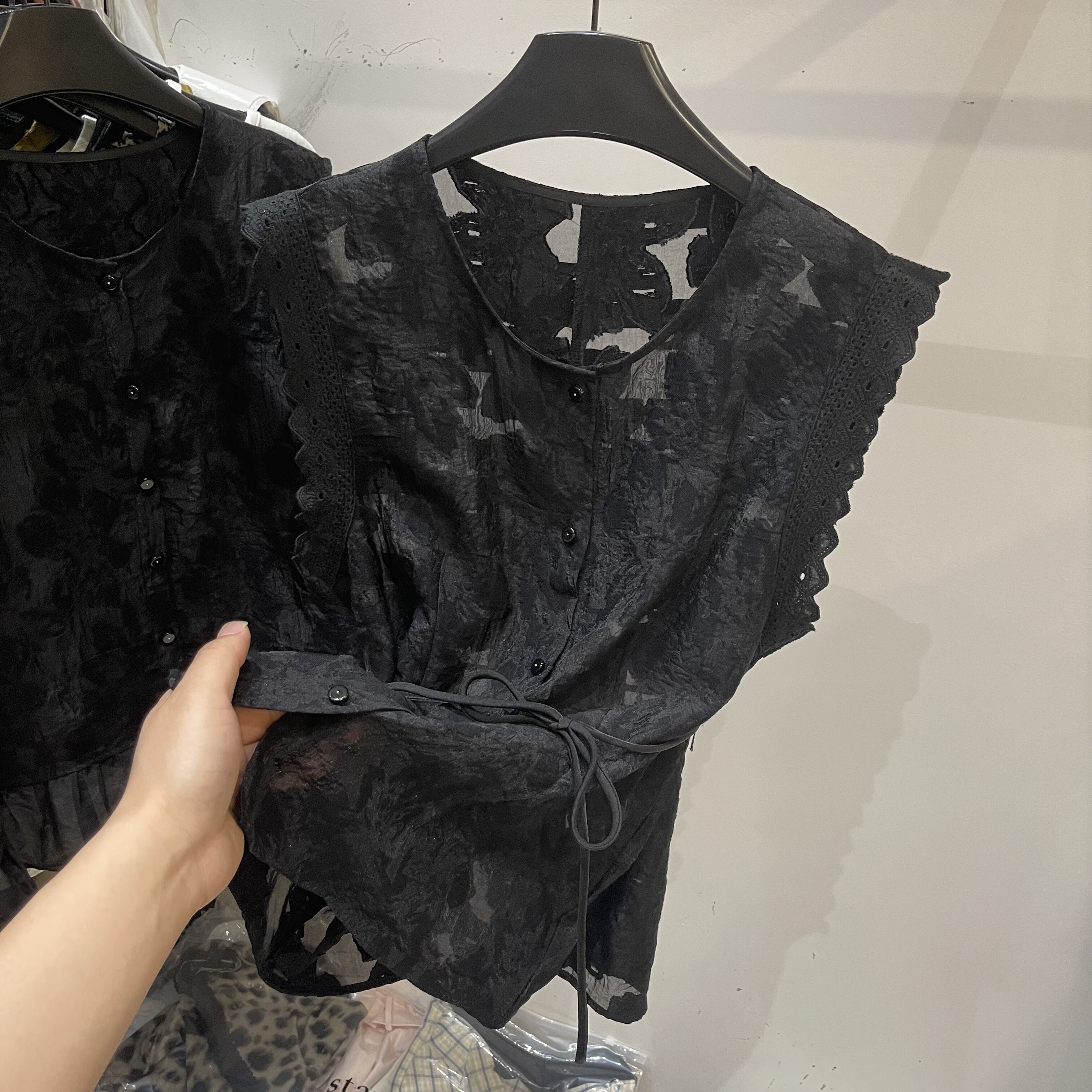 黑色蕾丝提花拼接无袖衬衫女系带