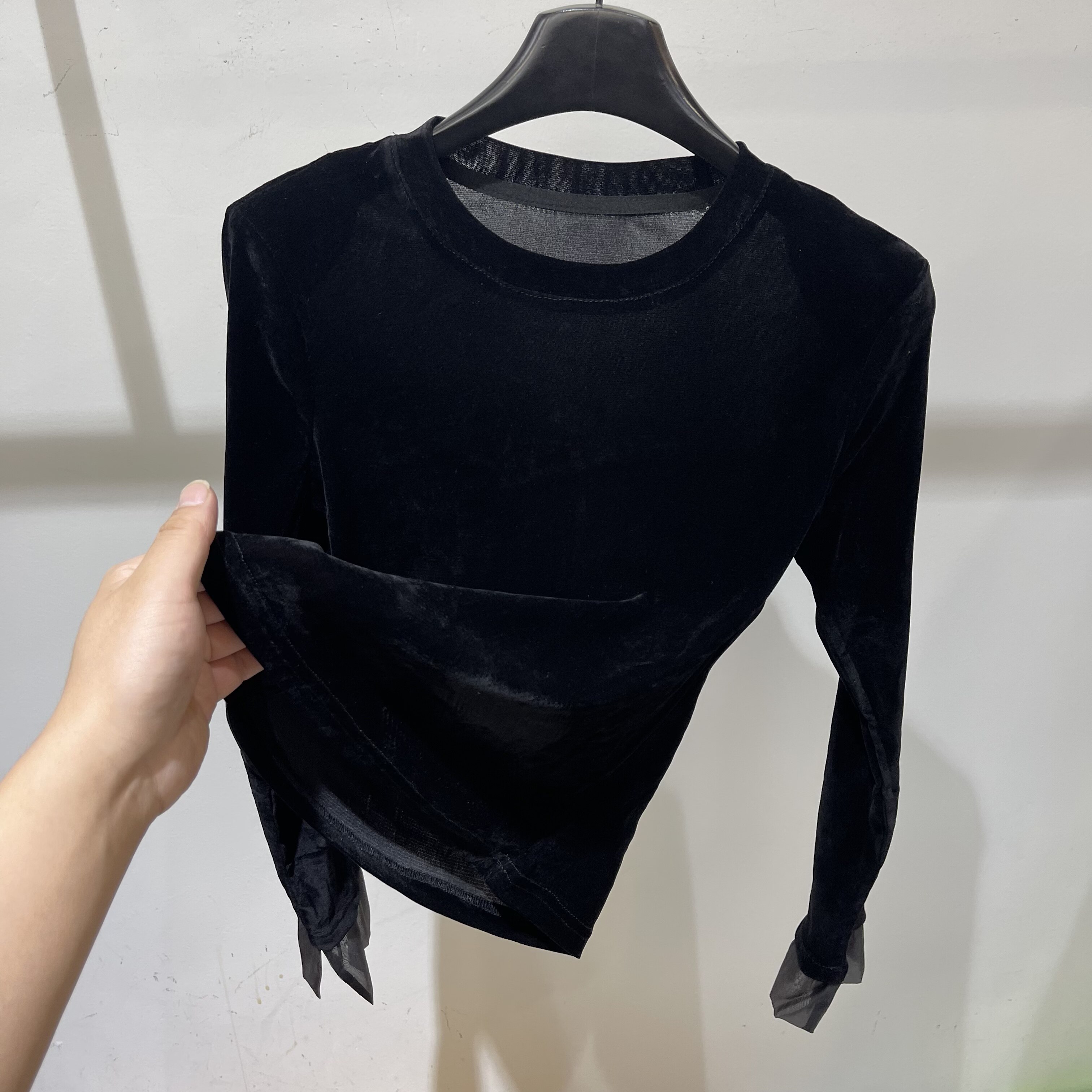 简约圆领丝绒长袖蕾丝拼接T恤女