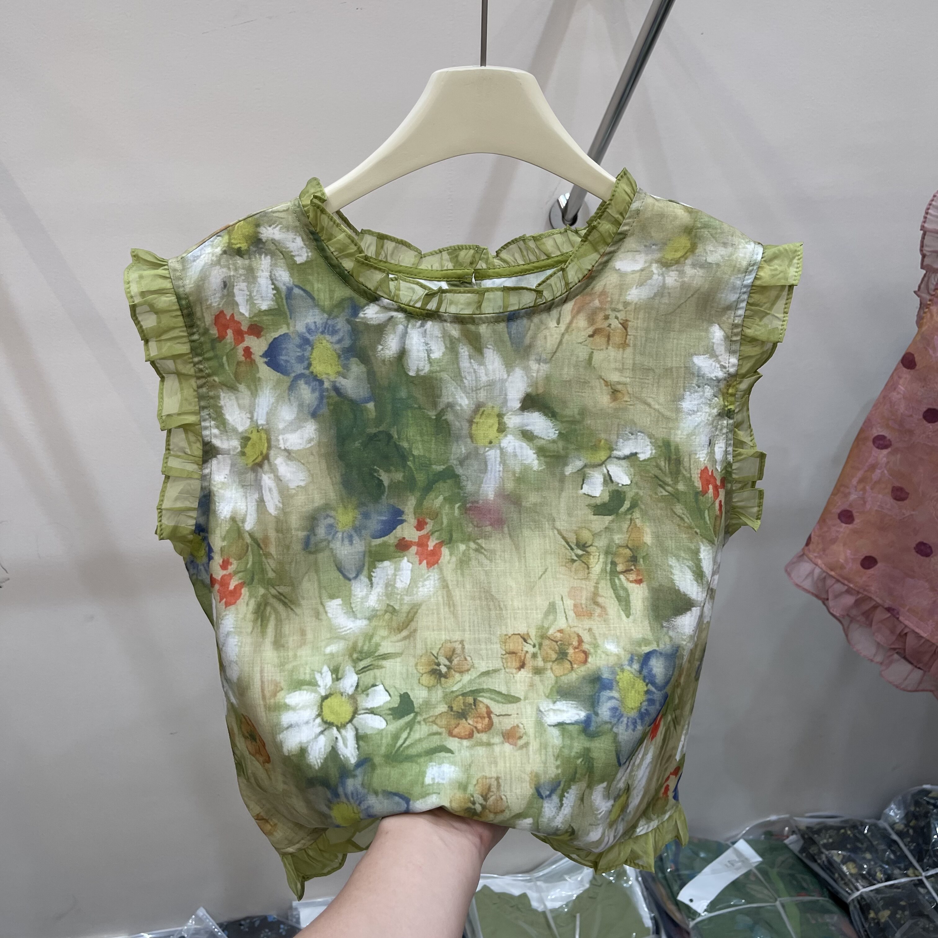 彩色碎花甜美木耳边无袖印花衫女