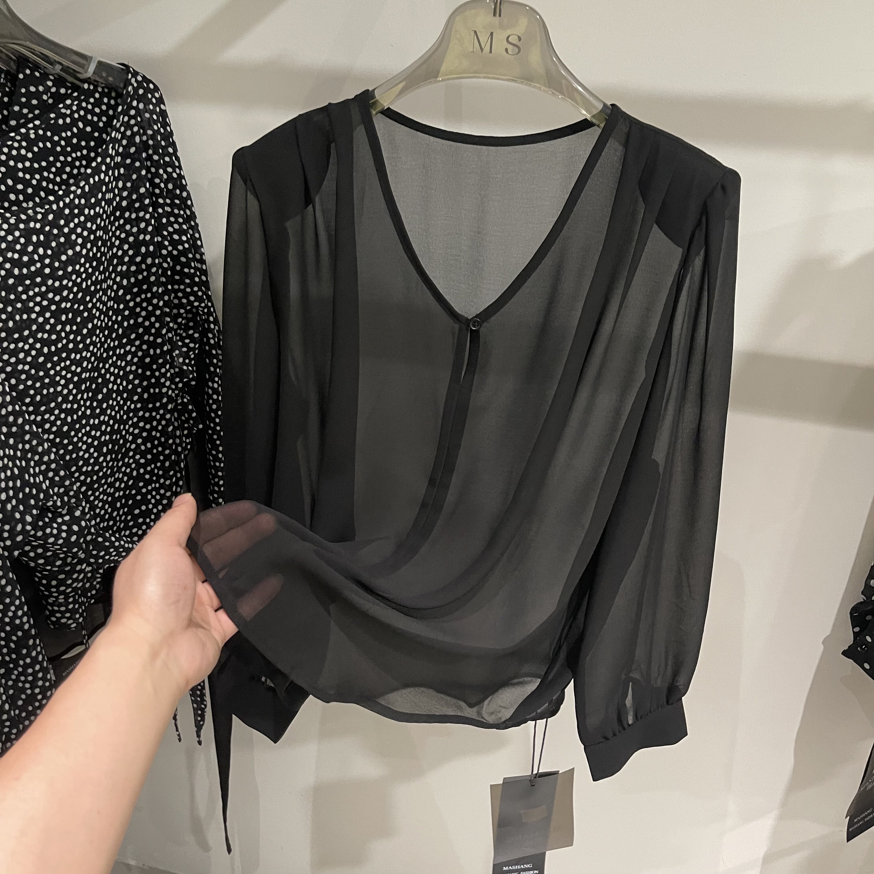 气质V领套头雪纺衫长袖垫肩T恤女2026夏季新款透视防晒罩衫上衣薄