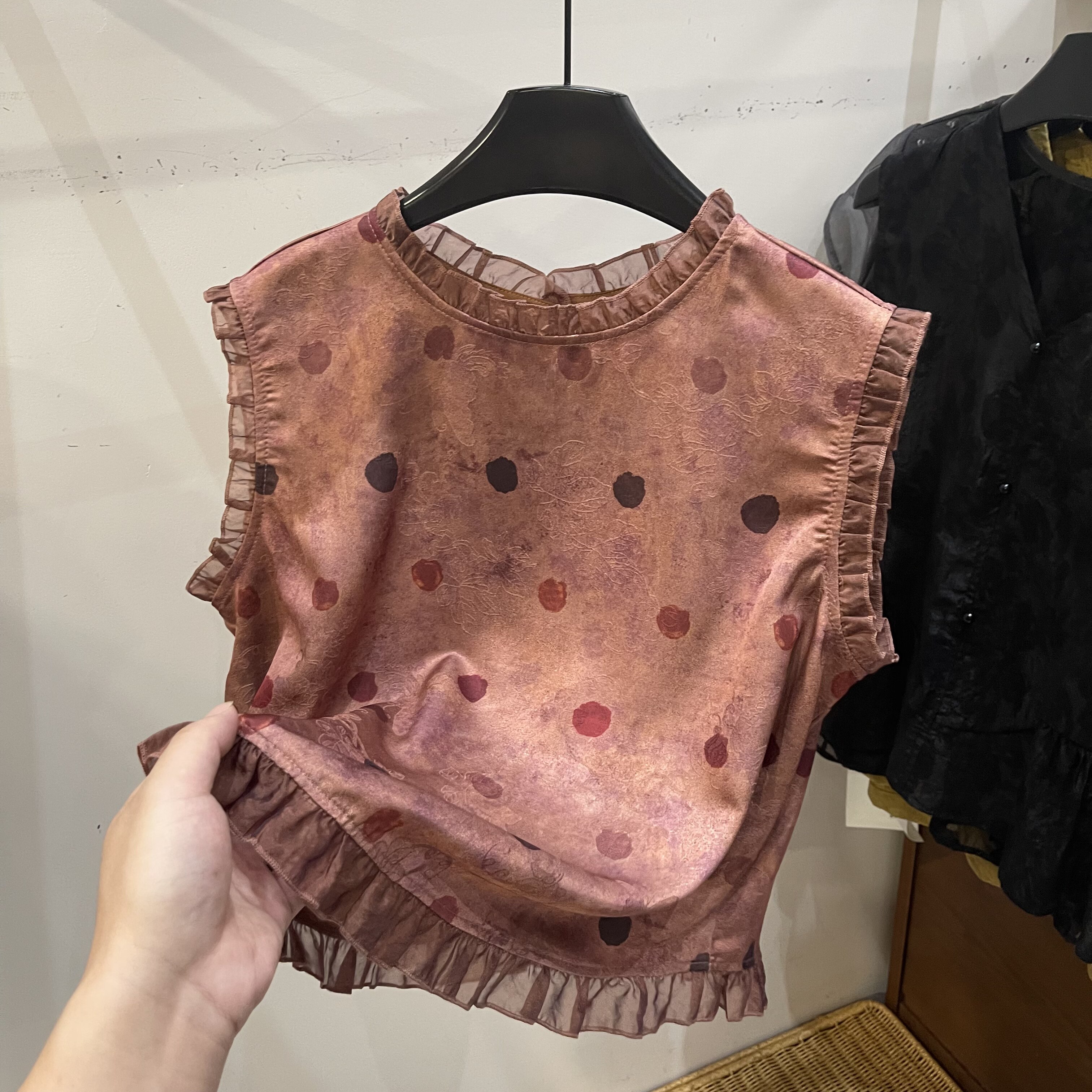 木耳边波点印花无袖小衫女凉爽