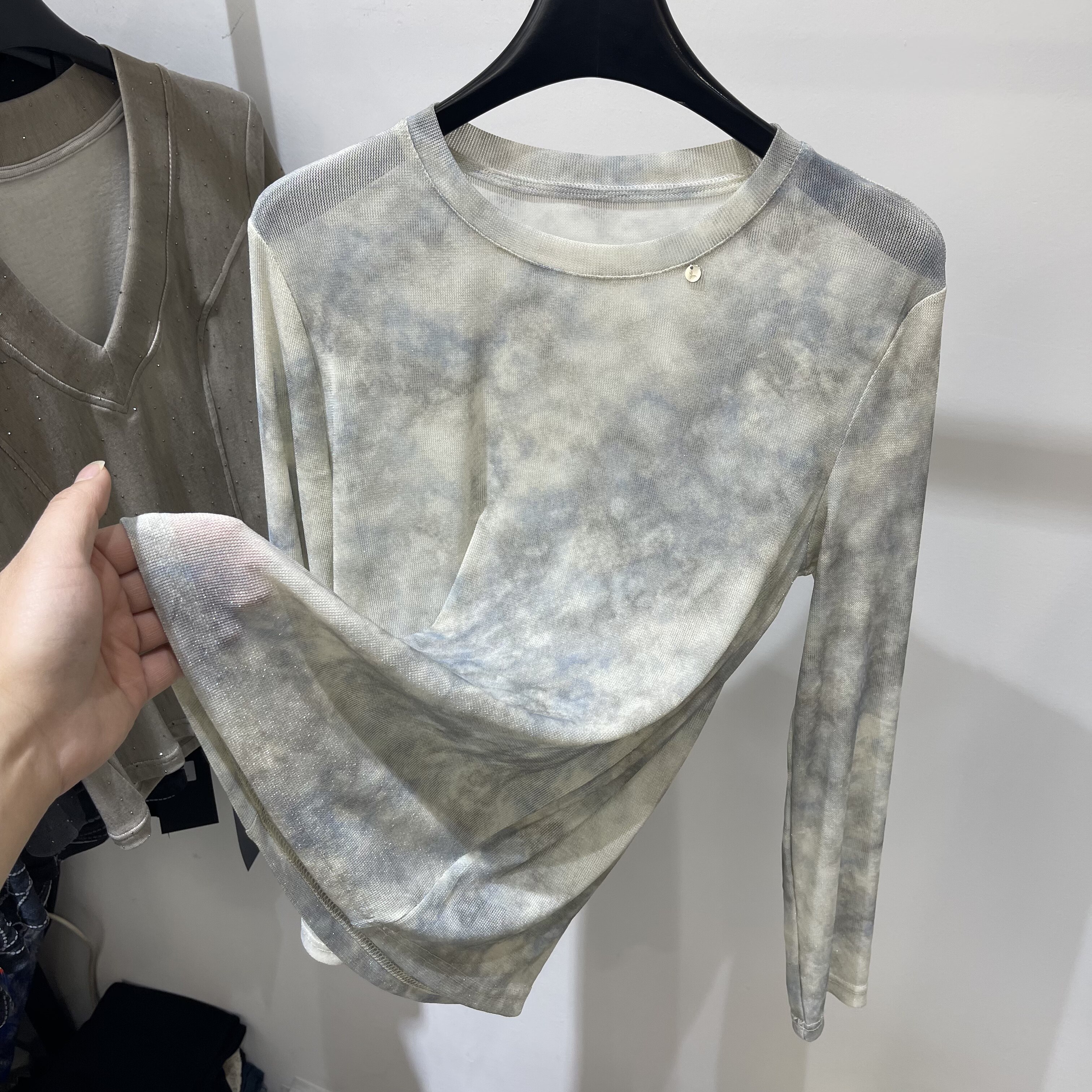 轻薄款钉珠晕染网纱印花长袖T恤女2026春季新款打底衫百搭上衣潮