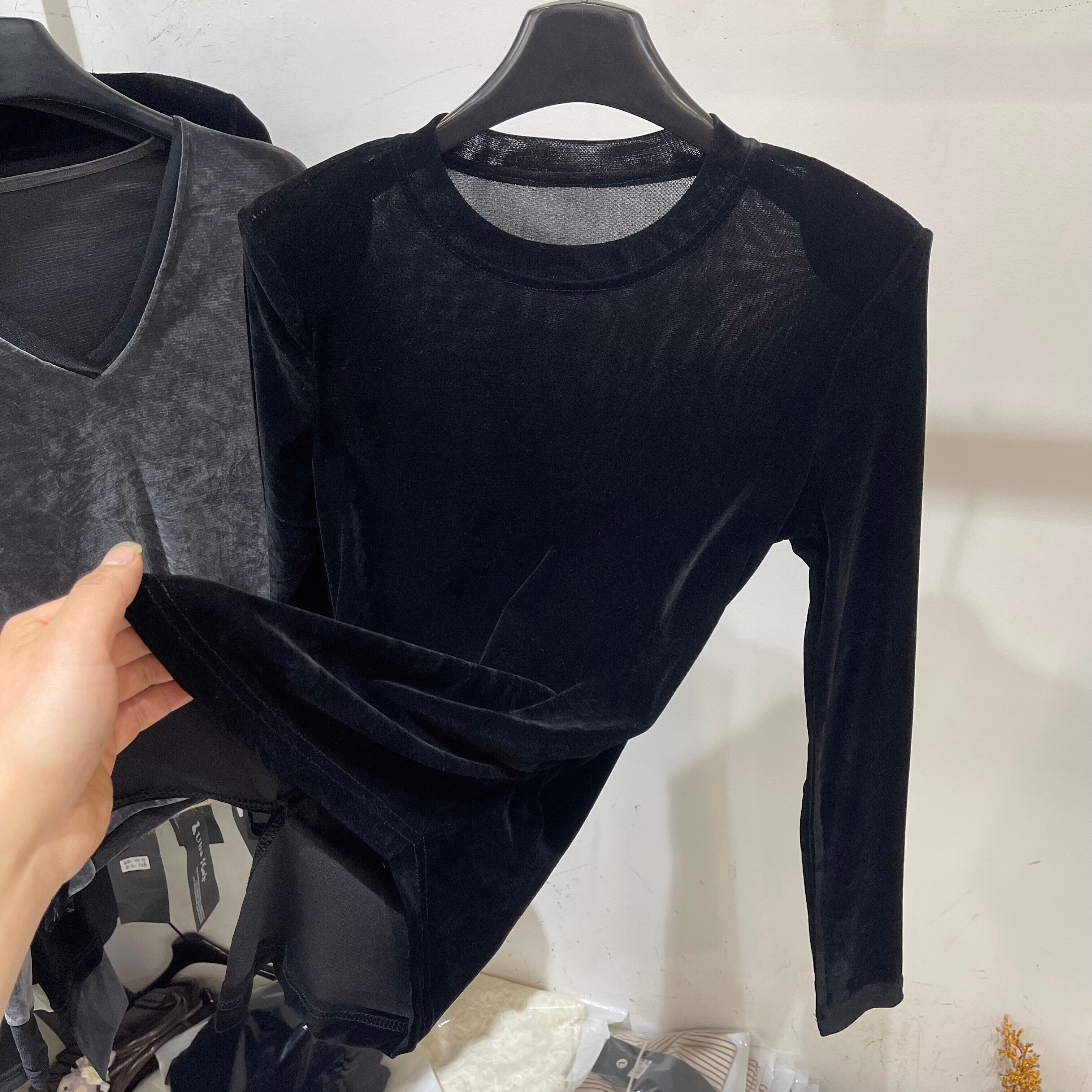 不规则下摆开叉褶皱丝绒长袖垫肩T恤女2026早春新款修身时尚上衣