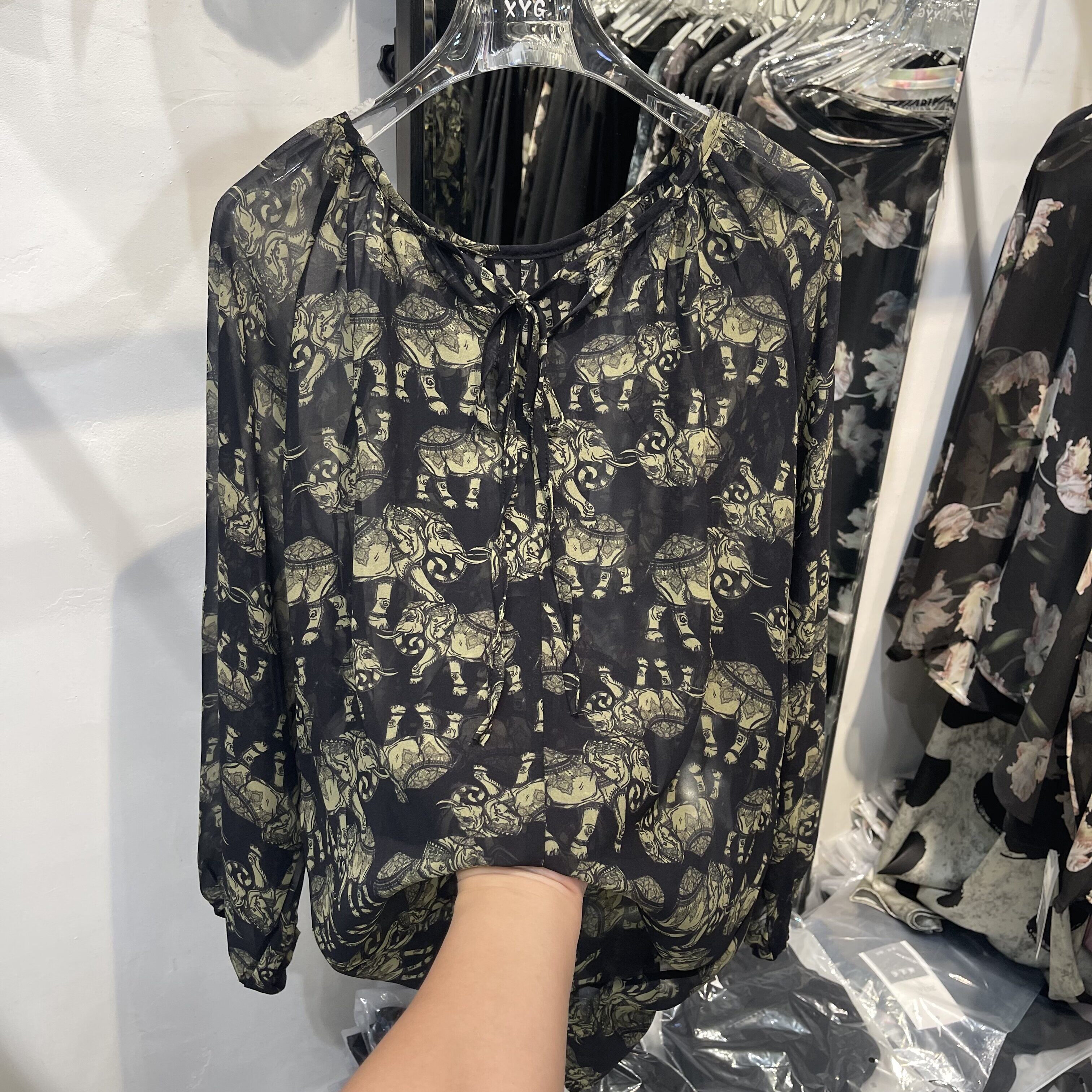 复古印花长袖T恤女黑色系带圆领宽松减龄上衣休闲慵懒风