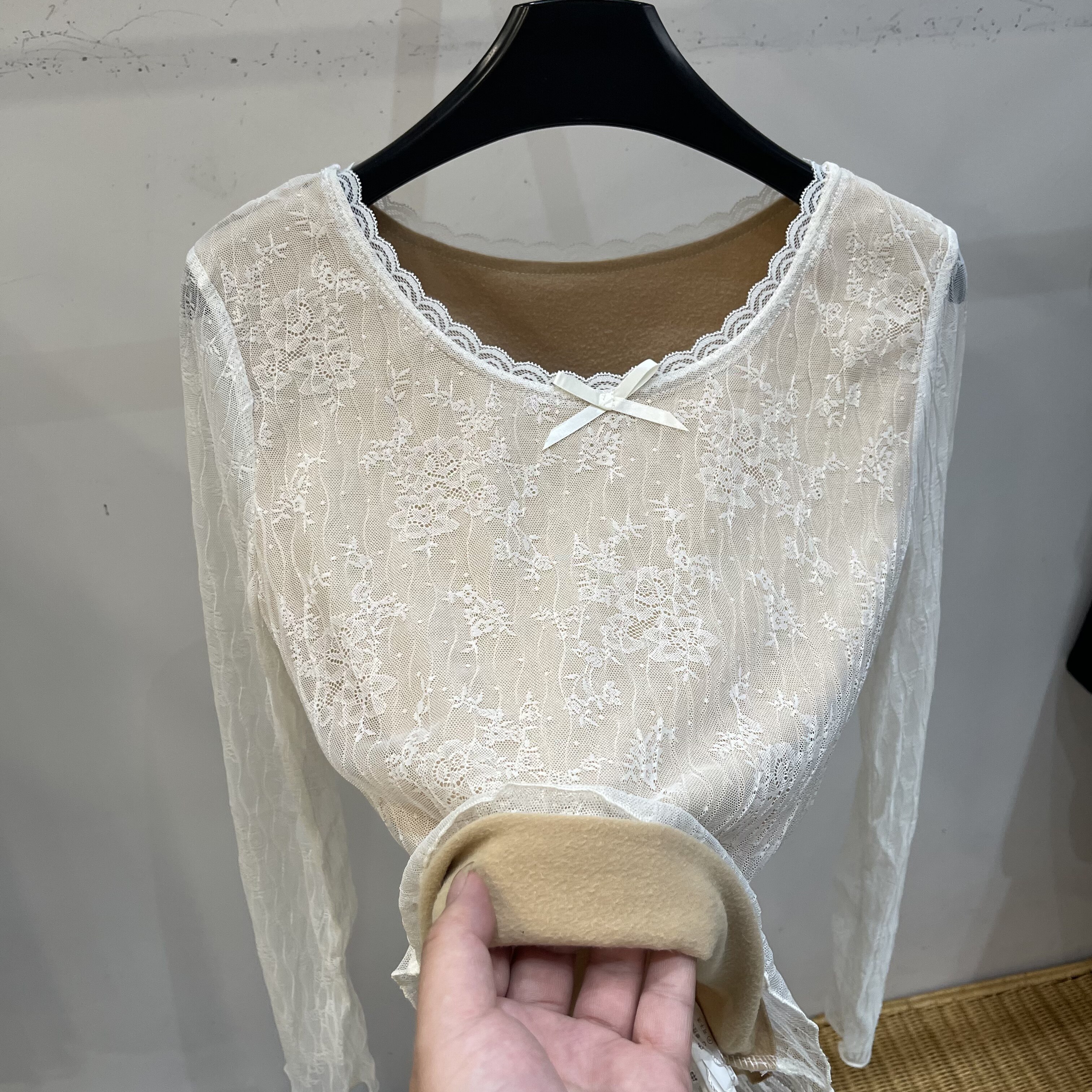 甜美蝴蝶结蕾丝加绒打底衫女圆领