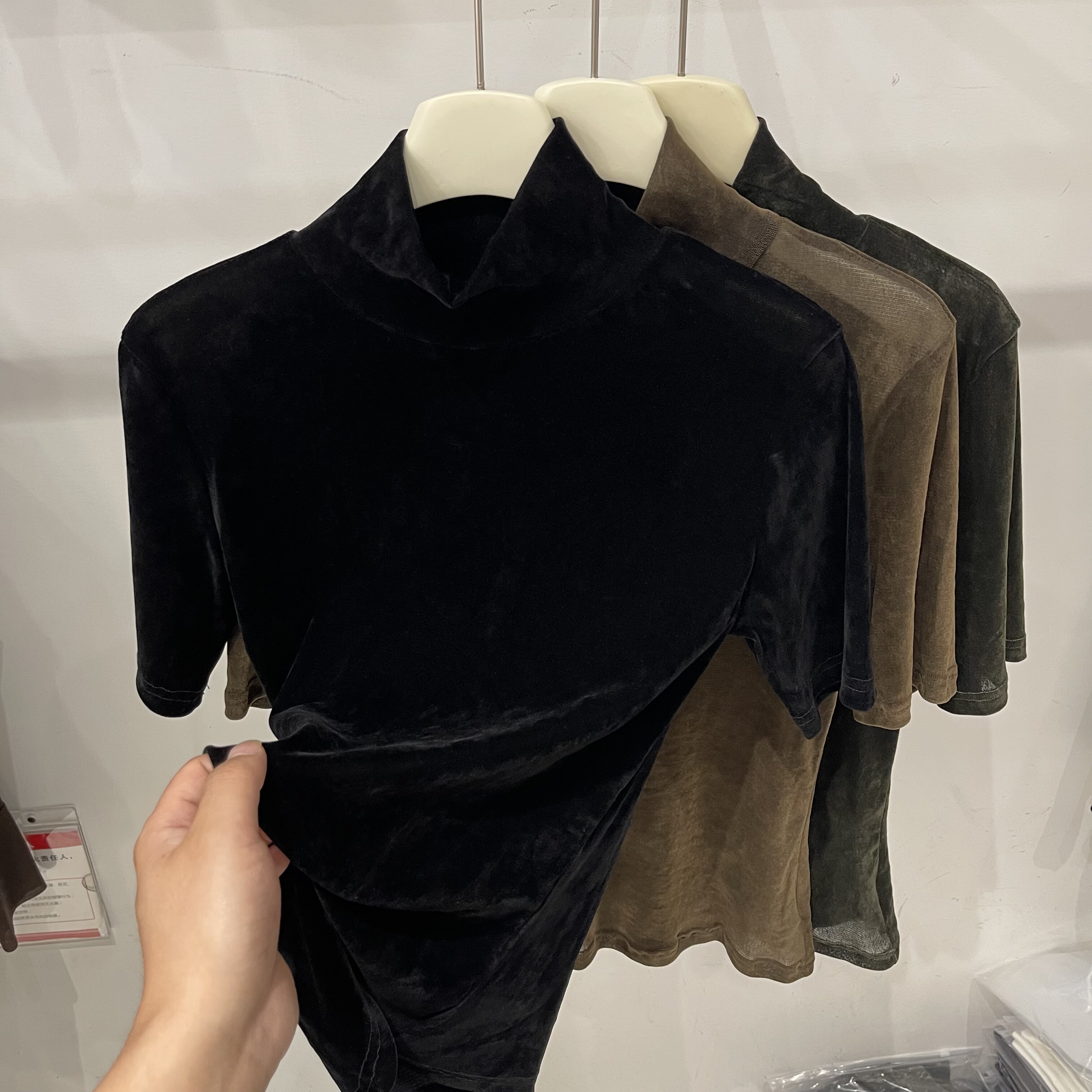 简约半高领丝绒中袖T恤女亲肤