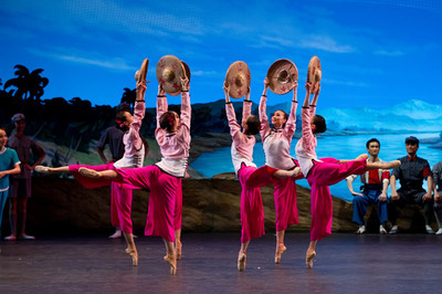 万泉河水舞台演出服红色军装影视