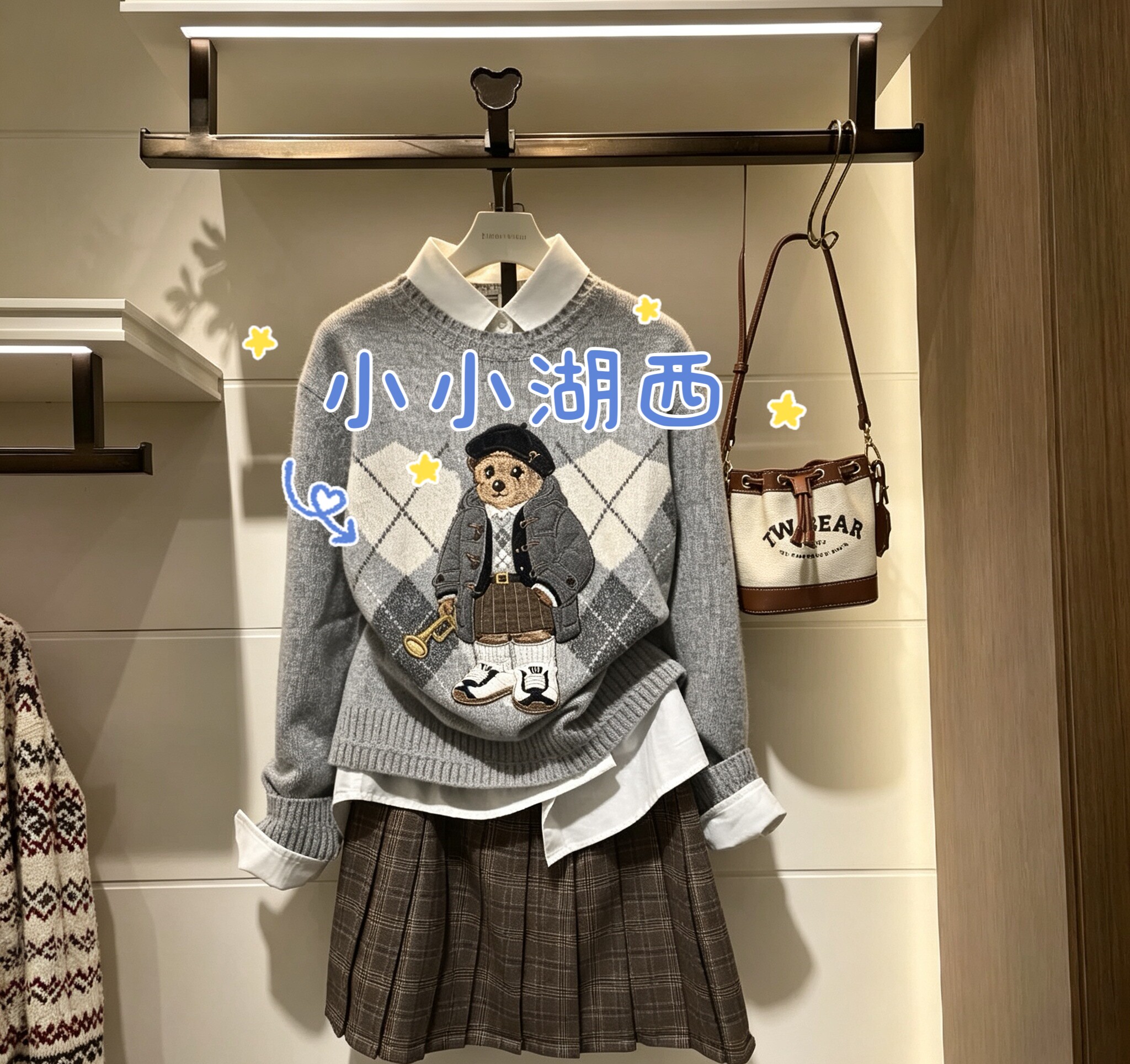 小熊25年冬季女士重工刺绣遮臀毛针织衫