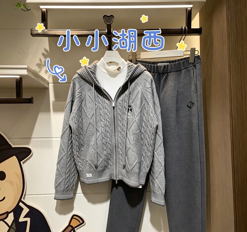 断码特价 小熊25年冬款女连帽麻花针织开衫毛衣TTCK254903P 1380