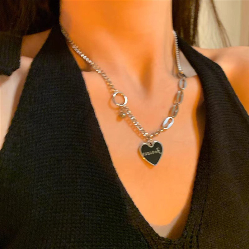 黑色字母钛钢ins冷淡风吊坠项链