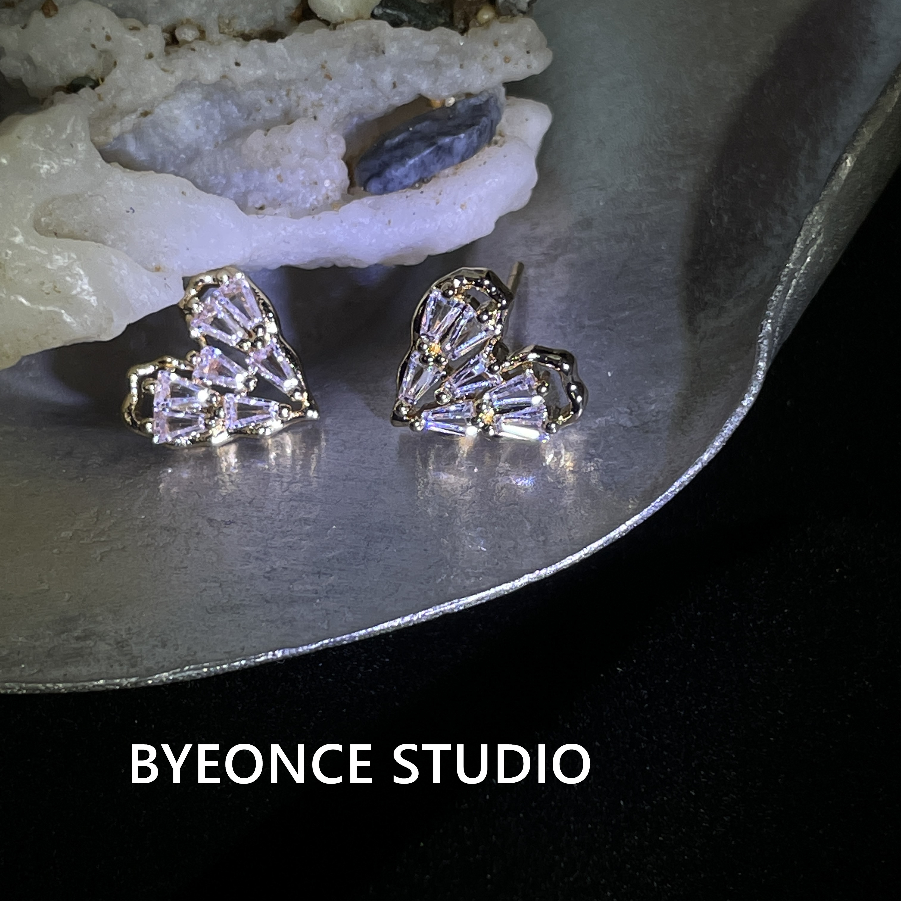 法式爱心锆石耳钉轻奢小众设计感耳饰2023新款爆款高级耳环EH052