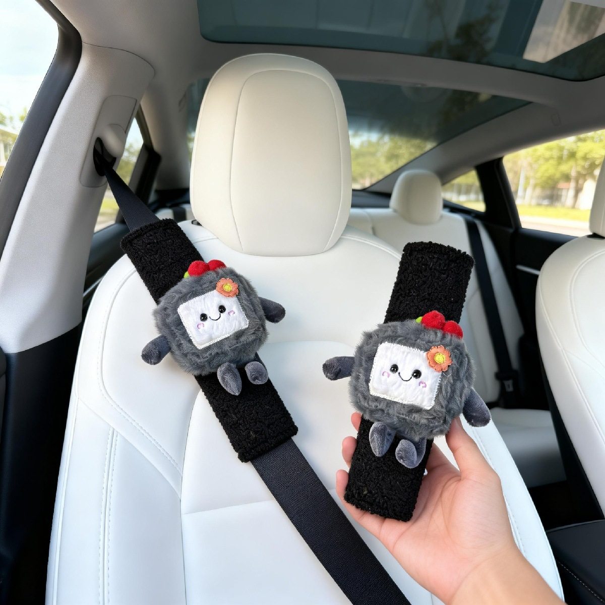 新款创意安全带毛绒套可爱臭豆腐公仔娃娃车载装饰玩偶护肩现货