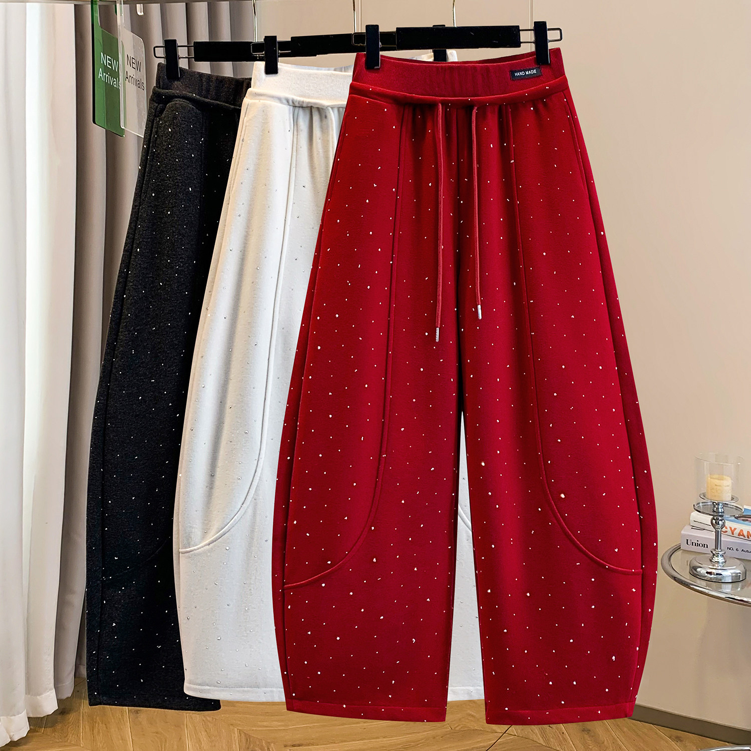 重工烫钻弯刀阔腿裤女春秋大码胖mm高腰垂感外穿红色休闲运动卫裤,女装/女士精品,休闲裤,淘宝优惠券,粉丝福利购,淘宝优惠卷