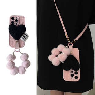 秋冬绒布黑粉撞色立体爱心毛绒绒手腕圈17苹果15PROMAX/16手机壳iphone14斜挎绳12软11女13全包78P少女软XS