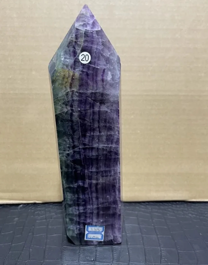 3.1公斤天然紫绿萤石柱子水晶单尖六棱柱原石打磨家居客厅摆件