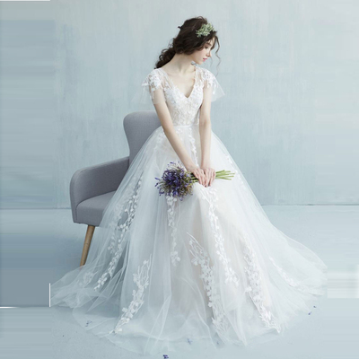 轻婚纱法式显瘦迎宾纱蕾丝V领