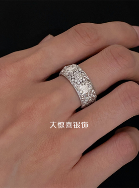 纯银镀白金拉丝宽中指戒指