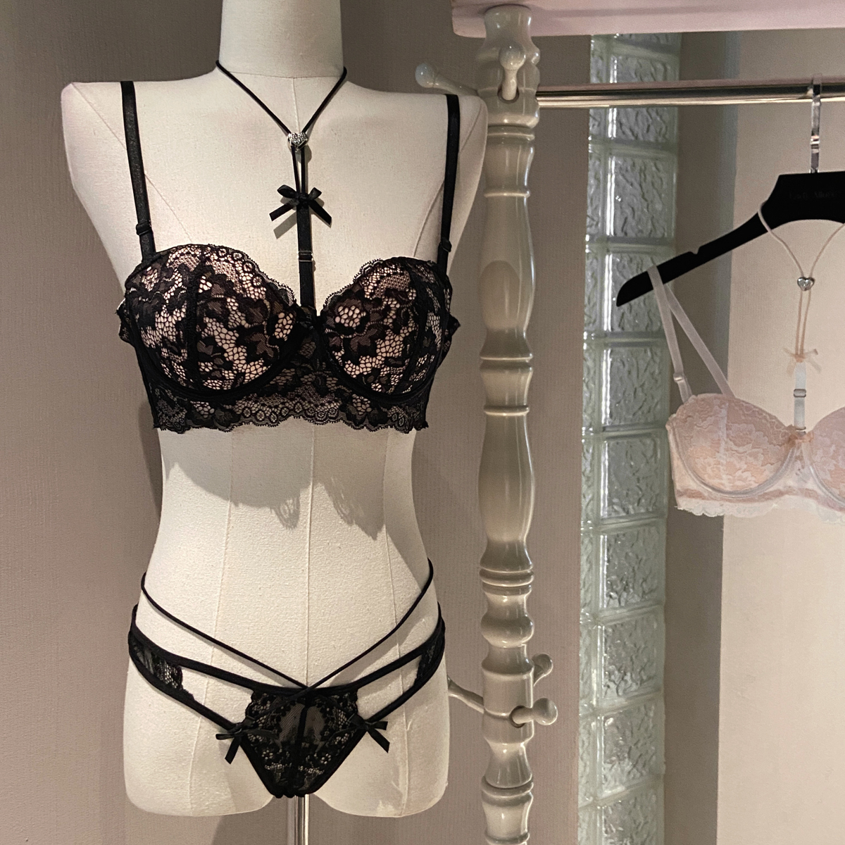 「LA」奶欲试探*纯欲小心机性感挂脖内衣蕾丝美背内搭文胸套装女