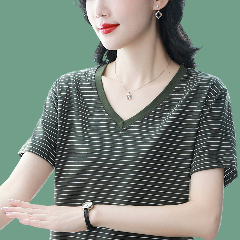 夏装2025新款纯棉短袖T恤女装条纹V领上衣服中年妈妈宽松遮肉小衫