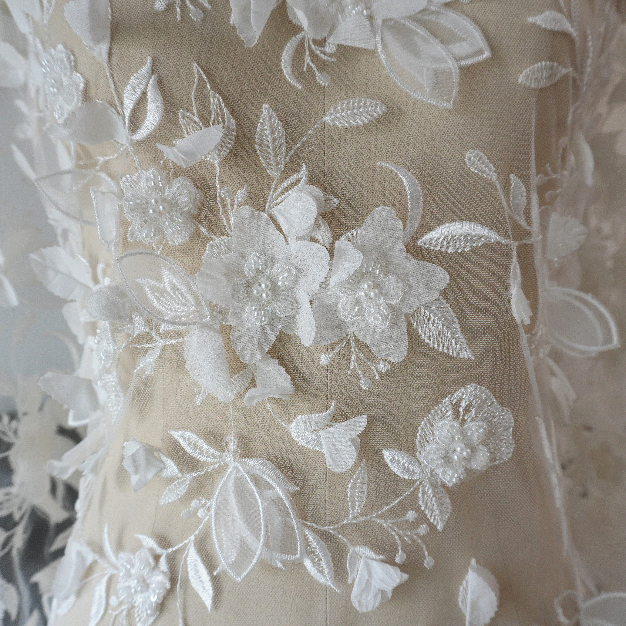 新款豪华钉珠刺绣蕾丝手工立体花婚纱礼服头纱饰品清仓特价面布料