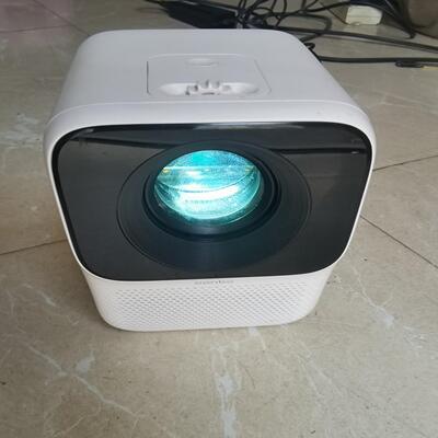 万播投影仪T2  Pro智慧版型号WB-T2S成色漂【议价】