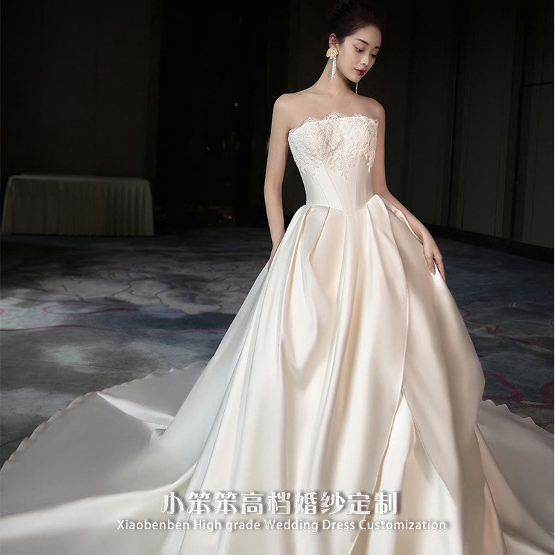 法式缎面婚纱2023新款新娘高级定制拖尾抹胸出门纱大码简约主纱女