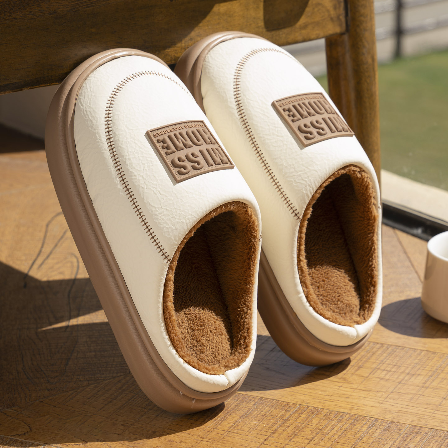 新款时尚PU皮拖鞋女秋冬季家用加绒保暖厚底增高防水防滑棉拖鞋男