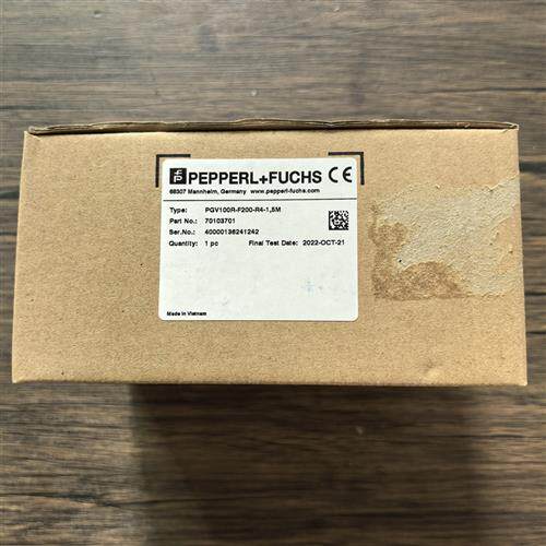 全新正品  PGV100R-F200-R4-1,5M 二维码读码器 70103701