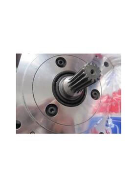 更换三菱伺服电机HC-SF102X齿轮轴