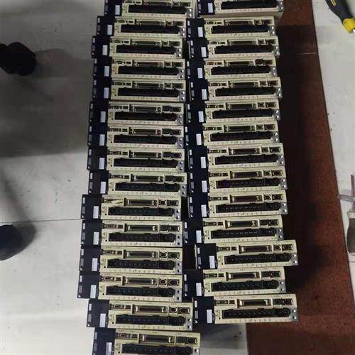 SGDV-R90A21A   安川驱动器 质保1年SGDV-2R9E11A