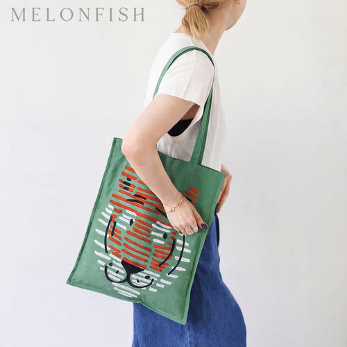 MELONFISH呆萌虎26春夏刺绣轻薄进口防水尼龙环保托特户外电脑包