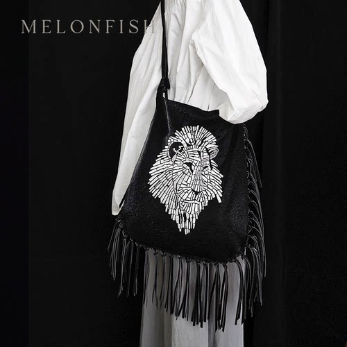 MELONFISH原创摇滚狮子进口皮刺绣流苏黑斜挎包个性大容量机车包