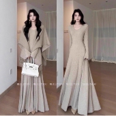 流苏斗篷披肩连衣裙2025秋冬新款 法式 燕麦色V领针织长裙秋冬贵气
