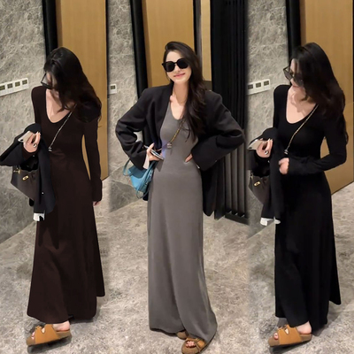 2025秋冬新款咖色极简百搭VU领纯色长袖修身显瘦大A连衣裙