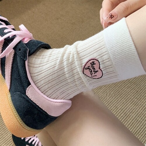 ins粉色爱心刺绣芭蕾风袜子女