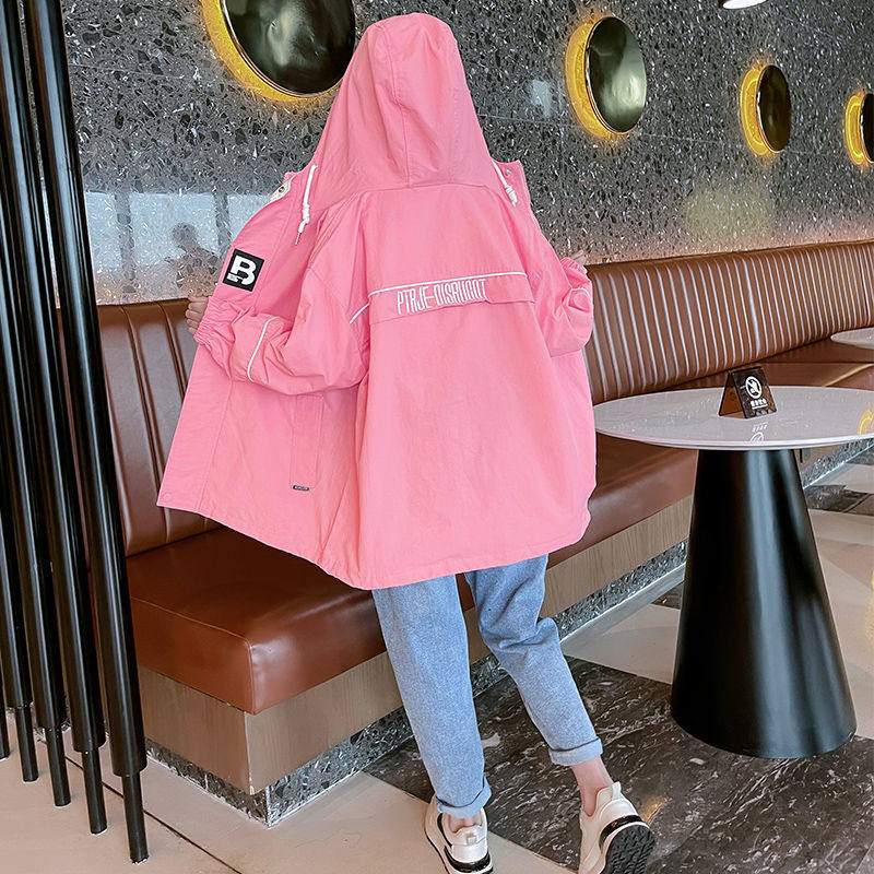 여자 코트 가을 옷 2024 새로운 어린이 공주 알파벳 큰 어린이 여자 봄과 가을 유행 캐주얼 윈드 브레이커 트렌드