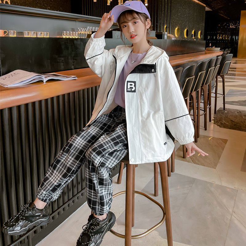 여자 코트 가을 옷 2024 새로운 어린이 공주 알파벳 큰 어린이 여자 봄과 가을 유행 캐주얼 윈드 브레이커 트렌드