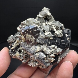 毒砂Arsenopyrite + 黑钨矿 +水晶 精品矿物晶体矿物标本矿石原石
