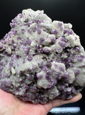 稀有大晶体三角三八面体萤石Triangular trioctahedron fluorite