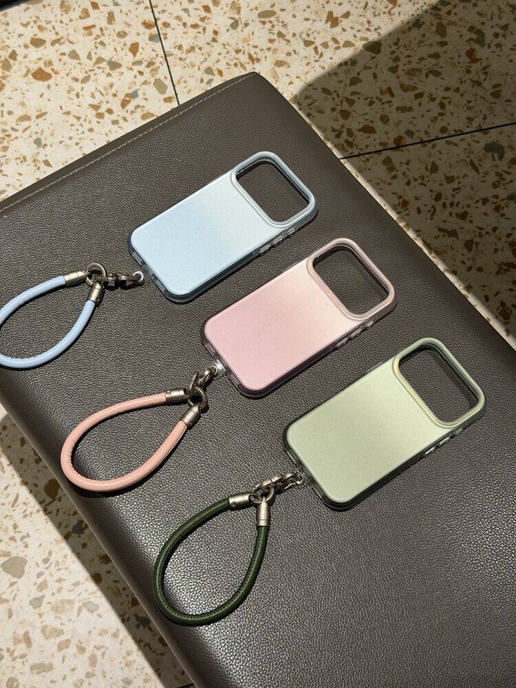西多士磨砂蓝粉绿渐变适用iPhone18promax手机壳苹果17pro手绳16女18pro